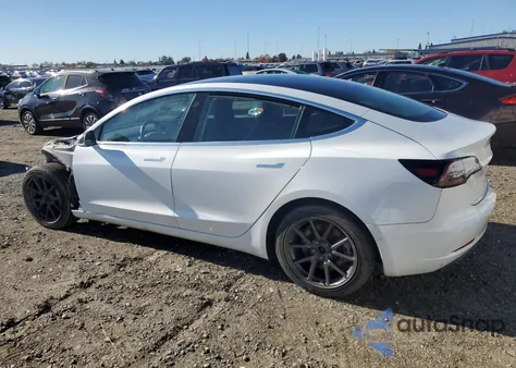 2018 Tesla Model 3 z USA, uszkodzony, nr VIN 5YJ3E1EB7JF088899